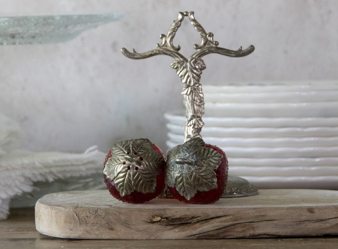 Vintage-Inspired Strawberry Salt & Pepper Shakers – Ruby Glass with Hanging Stand