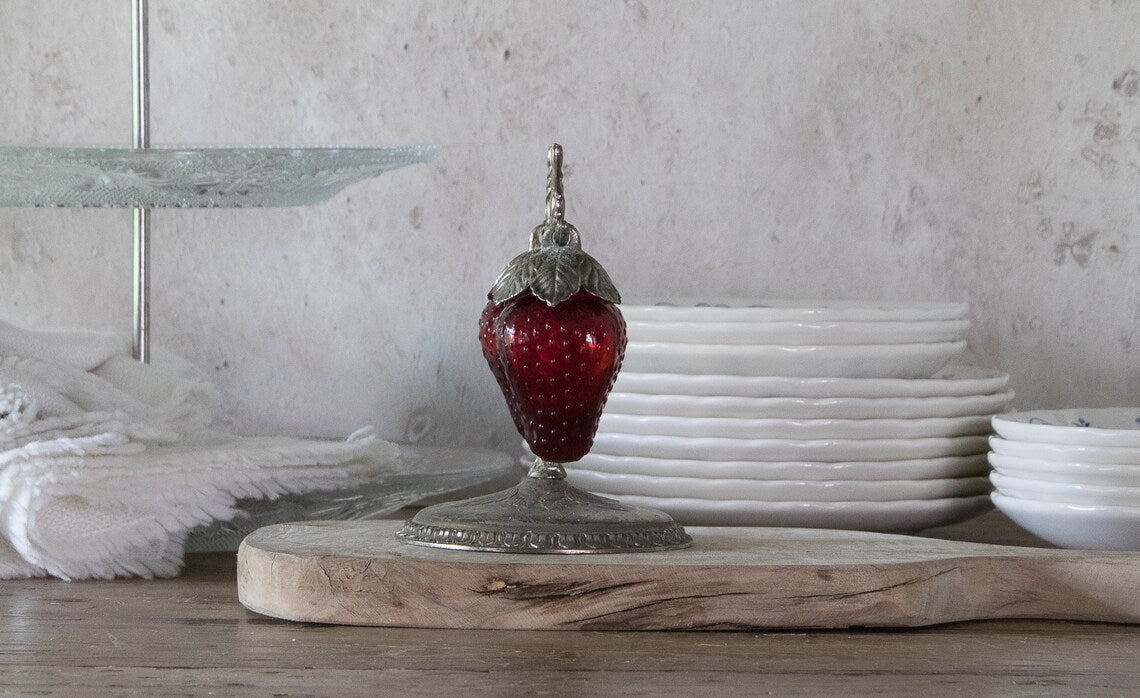 Vintage-Inspired Strawberry Salt & Pepper Shakers – Ruby Glass with Hanging Stand
