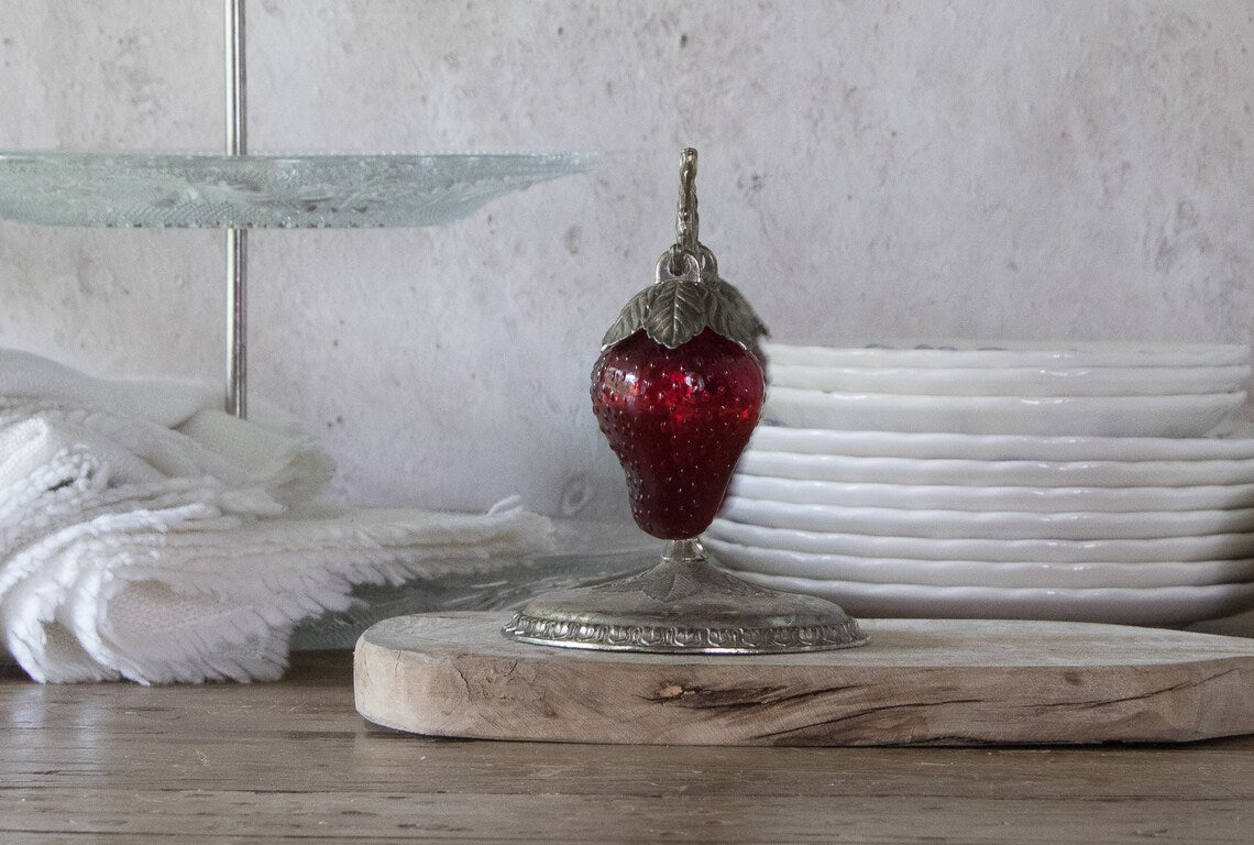 Vintage-Inspired Strawberry Salt & Pepper Shakers – Ruby Glass with Hanging Stand