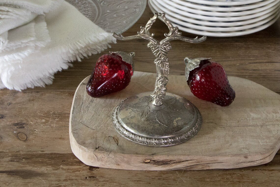 Vintage-Inspired Strawberry Salt & Pepper Shakers – Ruby Glass with Hanging Stand